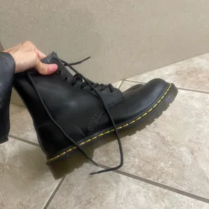 Dr. Martens 1460 W Black‎ Smooth Leather 8-Eye Lace Up Combat Boots Womens 7 thumbnail 3