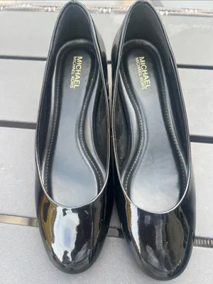 Never worn! Michael Kors Black Patent Gold Chain Small Pumps 6 thumbnail 1