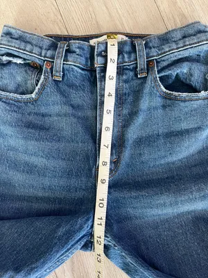 Abercrombie Curve Love Ultra High Rise 90s Straight Jeans thumbnail 6