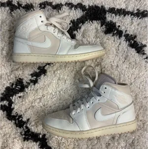Nike Air Jordan Mid Women’s thumbnail 1
