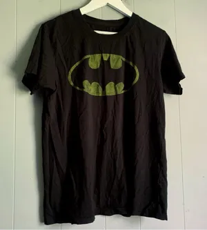 BATMAN DC Comics Black Graphic Tee M thumbnail 1