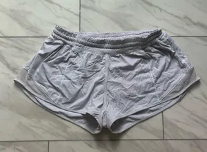 Lululemon Hotty Hot Shorts 2.5" Low-Rise thumbnail 2