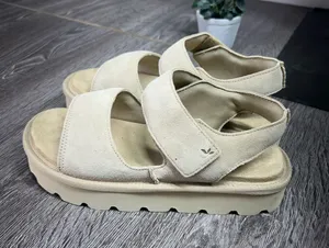 Koolaburra by UGG Tizz suede sandals women’s Sz 9.5 thumbnail 1