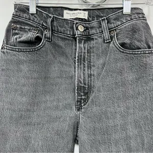 Abercrombie & Fitch The 90’s straight Ultra High Rise Jeans 26/2s curve love thumbnail 10