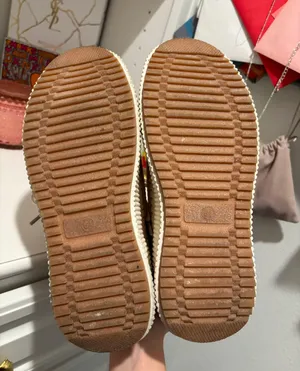 tennis shoes Size 6.5 thumbnail 4