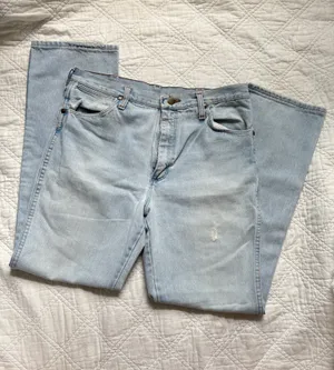 Wrangler light wash jeans thumbnail 1