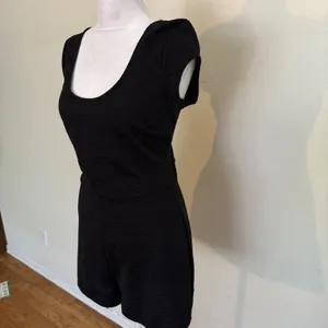 Urban Outfitters Loup Black Textured Open Back‎ Tie Romper Womens Size XS thumbnail 9