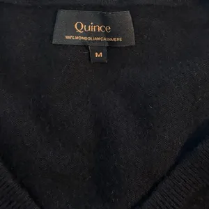 Quince Size M Sweater 100% Mongolian Cashmere V Neck Black Minimalist Capsule thumbnail 3