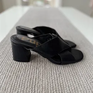Hush Puppies Ella Black Leather Sculptural High Heel Slides Sandals Sz 9 41 thumbnail 8
