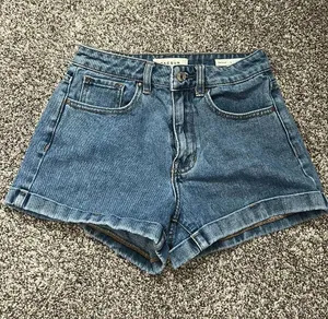 PacSun Mom Short thumbnail 1