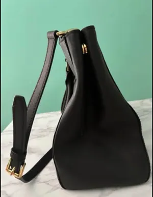 Michael Kors Sutton leather large purse thumbnail 7