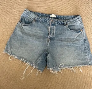 High rise mom shorts light wash thumbnail 1