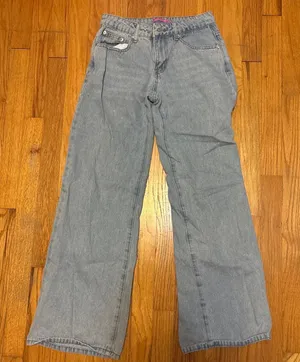 Edikted Low-Rise Raelynn Jeans Washed thumbnail 1