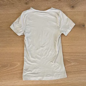 SKIMS Cotton Jersey Tshirt Short Sleeve Size XS in Gray Beige thumbnail 3