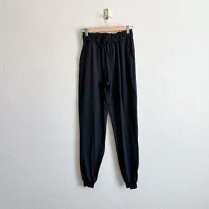 Lululemon | Stretch High-Rise Luxtreme Jogger Pants in‎ Black size 4 thumbnail 5