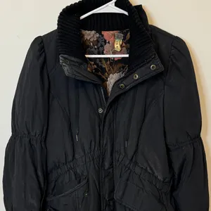 Free People We The Free Black Puffer Jacket Size Medium Black Floral Coat thumbnail 3