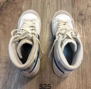 Boys Nike shoes White Size Youth 4 thumbnail 1