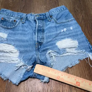 Levis 501 Original High Rise Distressed Denim Shorts Medium Wash Women's size 28 thumbnail 3