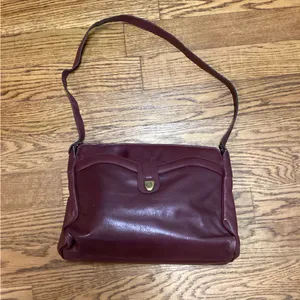 Vintage Etienne Aigner shoulder bag. Burgundy thumbnail 3