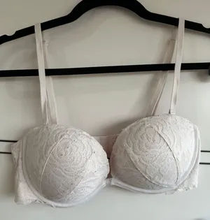 Victoria's Secret removable strapless bra thumbnail 1