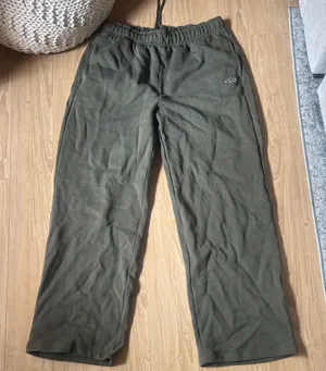 ALO Yoga Olive Green Sweatpants thumbnail 1