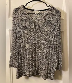 ST. JOHN SPORT Keyhole Front 3/4 Sleeve Open Knit Sweater Gray Sz Medium thumbnail 1