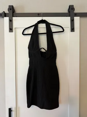black halter dress Size L thumbnail 2