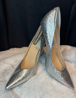 Guess Womens Silver Metallic G Logo Pointed Toe Stiletto Pumps Heels Size 8.5 thumbnail 1