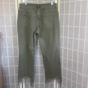 Free People We The Free‎ Maggie Jeans Distressed Ripped Green Frayed Hem Size 29 thumbnail 2