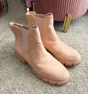 Boots Pink Size 8 thumbnail 1