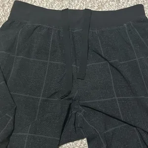 Lululemon Men’s Shorts 11” Grid Squares Pattern Black Linerless Size Medium thumbnail 3