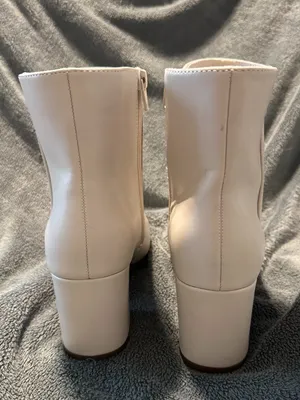 SO Rayven Bone Block Heel Ankle Boots – Size 7 thumbnail 5
