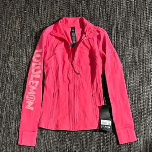 Lululemon Disney Define Jacket *Nulu Lipgloss Pink Size 4 NEW thumbnail 1