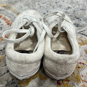 Vans w size 8 teddy fuzzy old school skate sneakers thumbnail 3