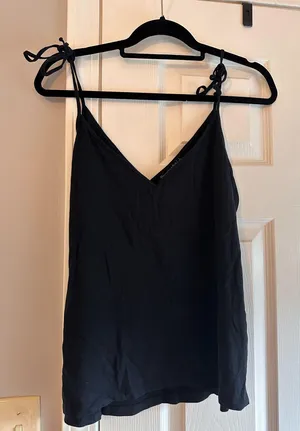 Abercrombie and Fitch top Black Size L thumbnail 1
