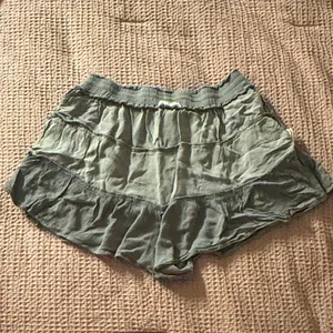 Olive Tiered Ruffle Skort Green Size M thumbnail 4