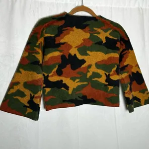 Madewell Merino Wool Bunny Rabbit Camo‎ Print Flare Bell Sleeve Cropped Sweater thumbnail 3