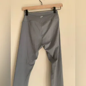Gymshark Charcoal Leggings Pants Bottoms Women Size Medium Athletic Wear thumbnail 2