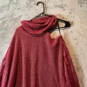 Torrid‎ Cold Shoulder Metallic Pullover Sweater Size 2X Red Metallic Knit New thumbnail 2