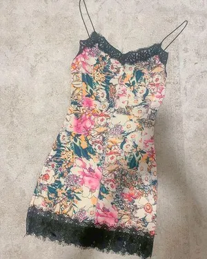 Floral bodycon dress with lace detailing. thumbnail 1