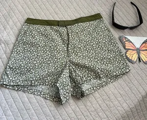 J.Crew vintage Y2K olive green white ditzy floral daisy printed shorts 6 thumbnail 1