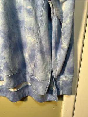 Earth Yoga Women's Size Large Crewneck Sweatshirt‎ Light Blue Tie Dye Cloud Slit thumbnail 4