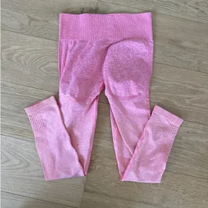 Gymshark - Ombre Seemless Leggings in Pinkish Orange thumbnail 3