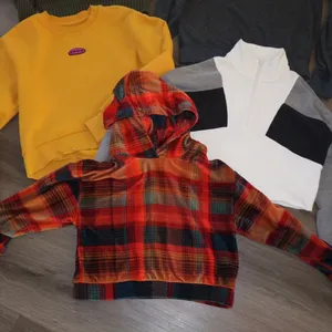 Women’s sweaters XS, vans, holister, wildfox, top shop thumbnail 2