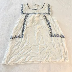 Chloe K Embroidered Babydoll Tank Top Womens Size L White Blue Boho Rayon‎ 5307 thumbnail 1