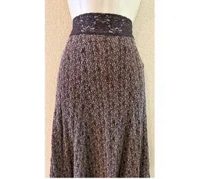 Like new Cabi stretch knit lace lined ruffled bottom skirt. Sz XS thumbnail 2