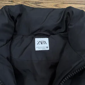 Zara Cropped Puffer Jacket thumbnail 2