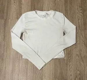aritzia shirt  thumbnail 1