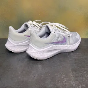 Nike Air Zoom Winflo 8 Women's Grey / White / Violet Sneakers Size 9 thumbnail 10