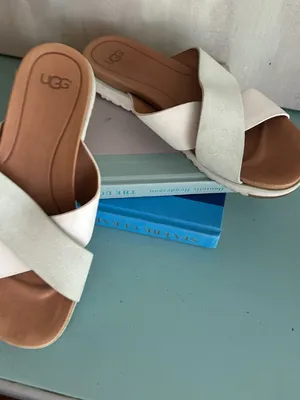 UGG Kari Sandal Leather Suede Pastel Women's Size 8 Slide Sandals thumbnail 2